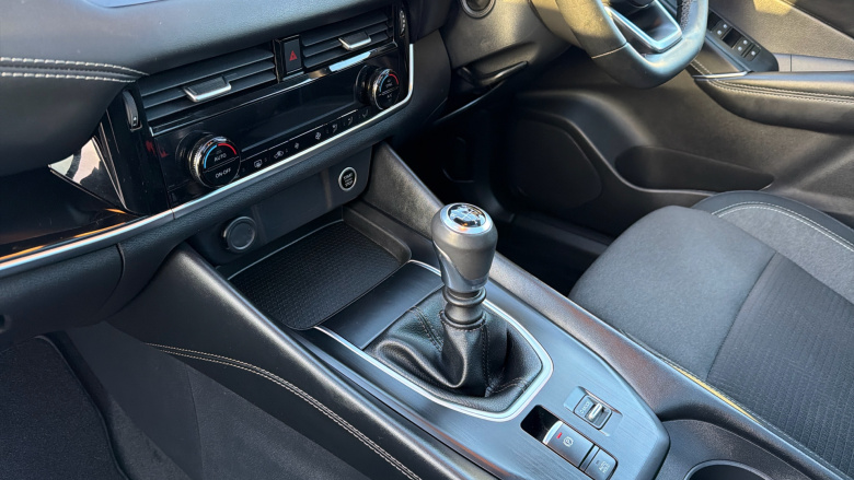 Nissan Qashqai 1.3 DiG-T MH N-Connecta 5dr Petrol Hatchback